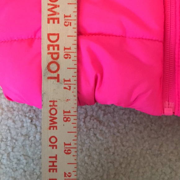Girls hot pink puffer vest size xs (5-6) like new - Picture 6 of 11